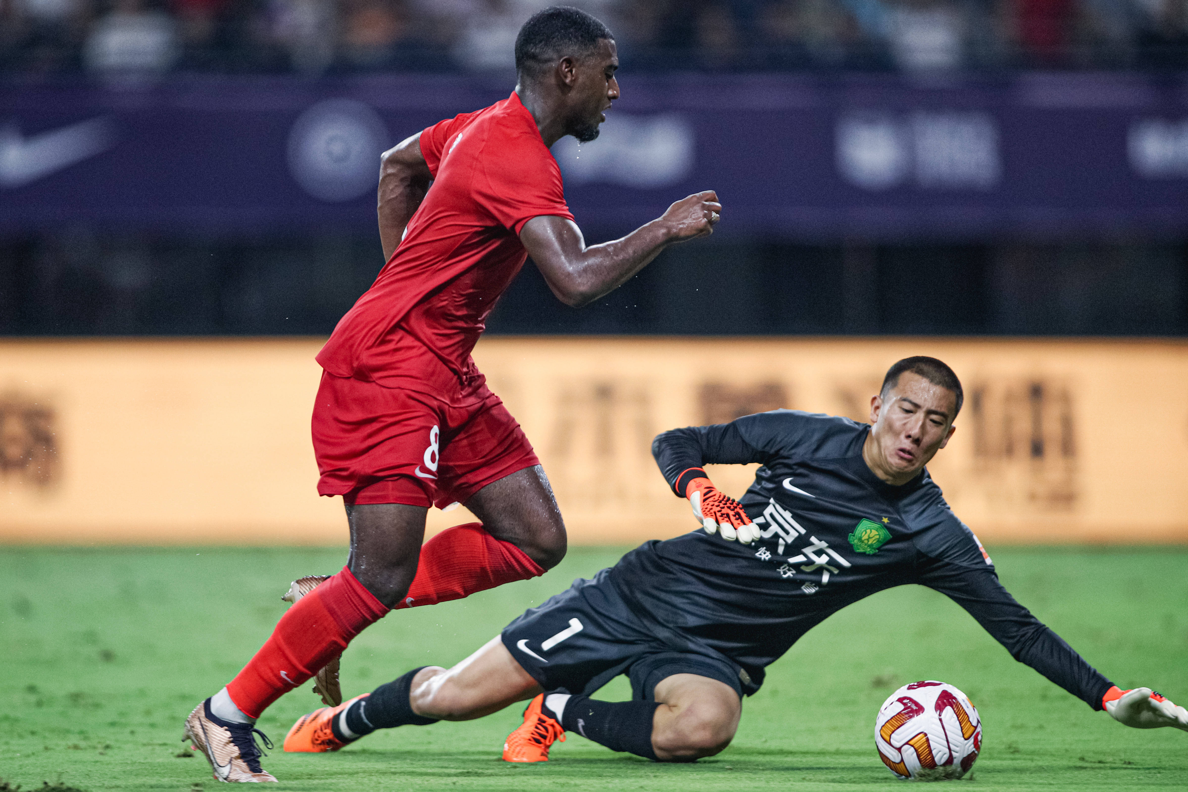 MGSPORTS官方-赛地聚焦——葡超窗口期热度飙升；辽宁本钢主帅复盘；赛场秩序良好；更衣室氛围转暖(葡超转会一览)