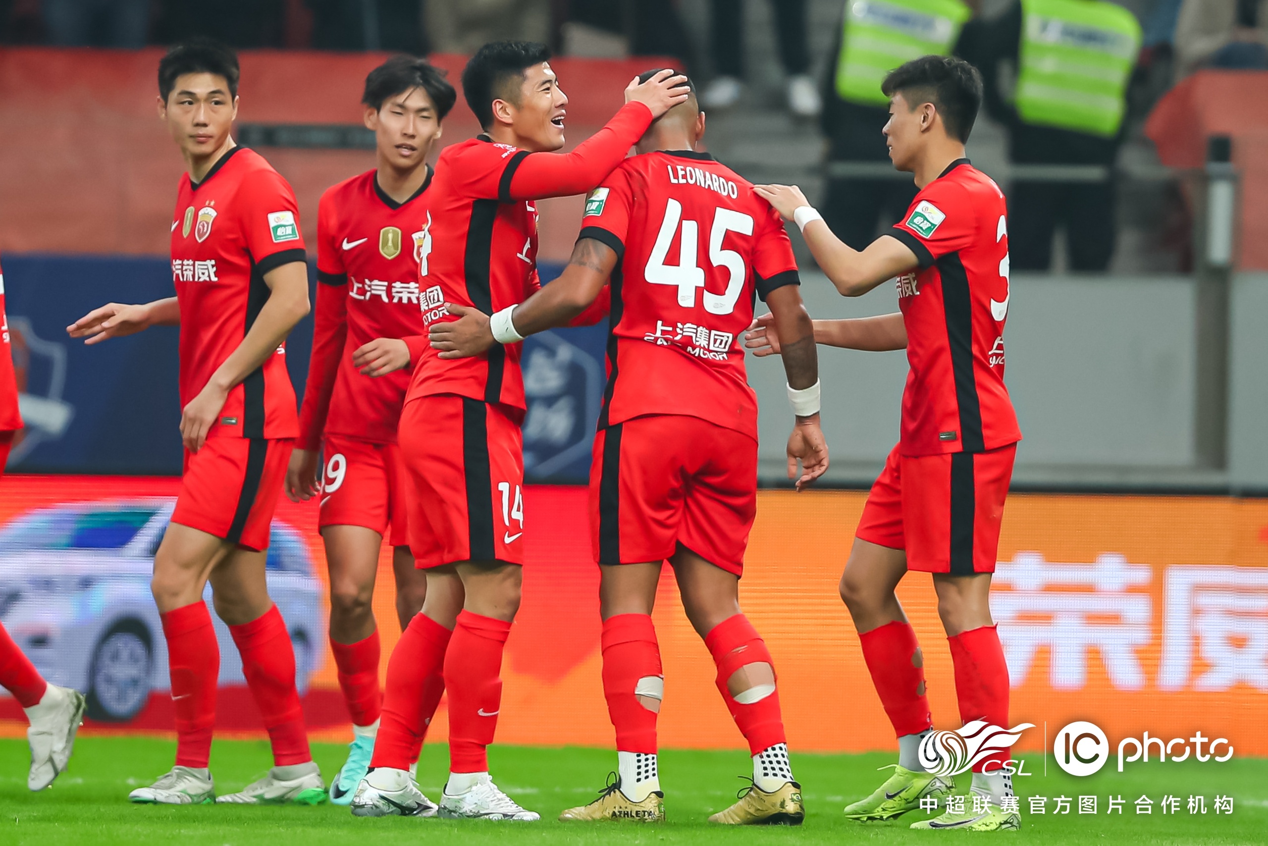 赛地聚焦——葡超窗口期热度飙升；辽宁本钢主帅复盘；赛场秩序良好；更衣室氛围转暖(葡超转会一览)